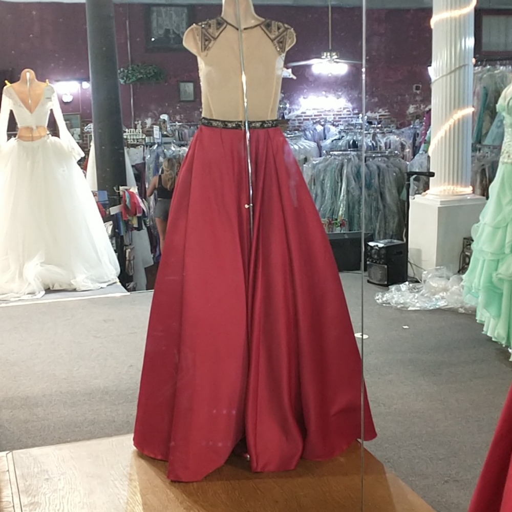 Prom dress - Picture 2 of 6